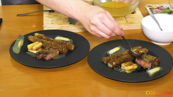 Spargel-Quartett mit rückwärts gegartem Entrecôte