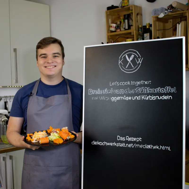 Dreierlei von der Süßkartoffel neben der Stream-Tafel